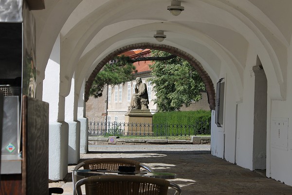 img00003.jpg